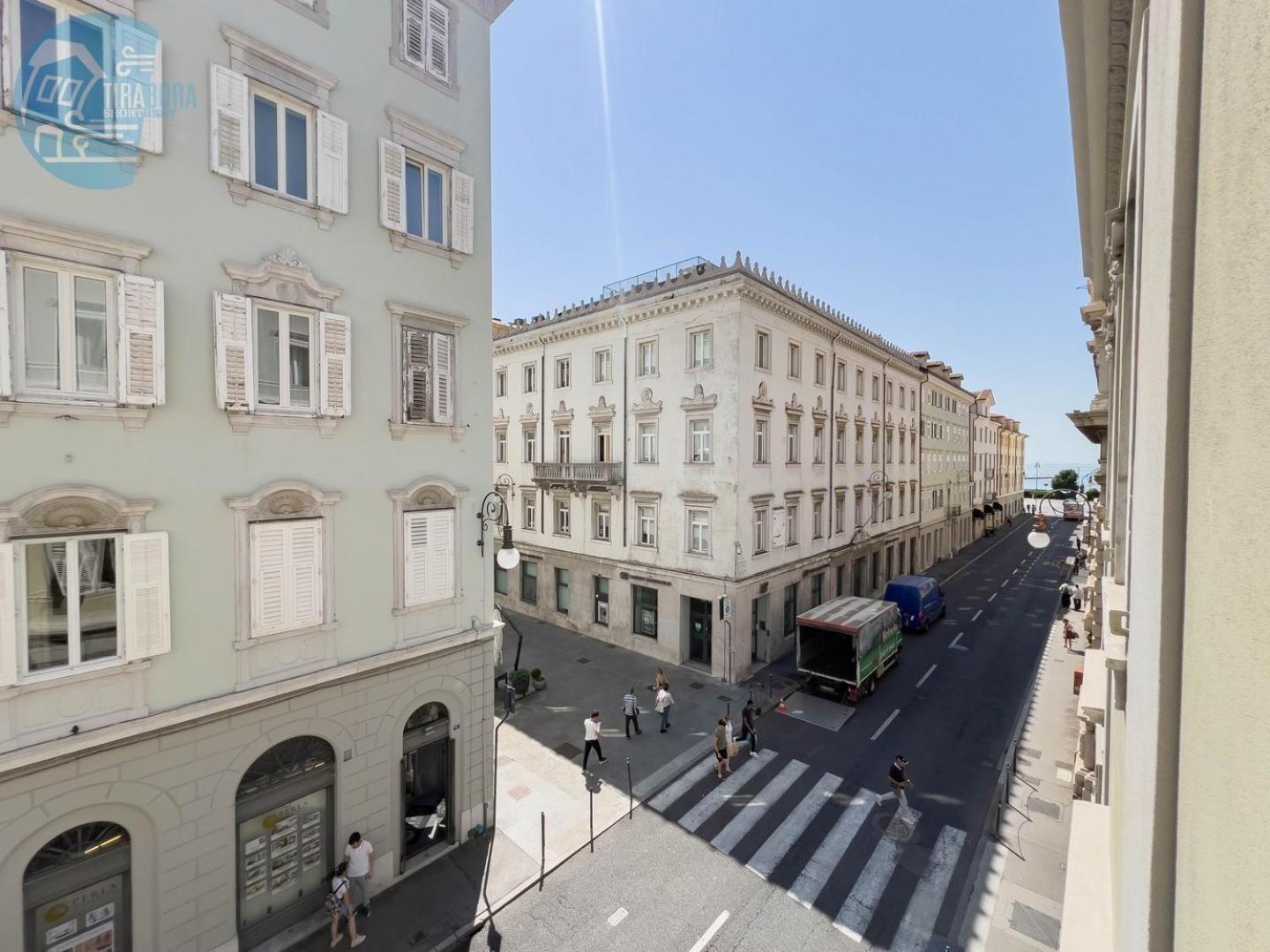 Cassa Di Risparmio 11 Tirabora Short Rent トリエステ エクステリア 写真